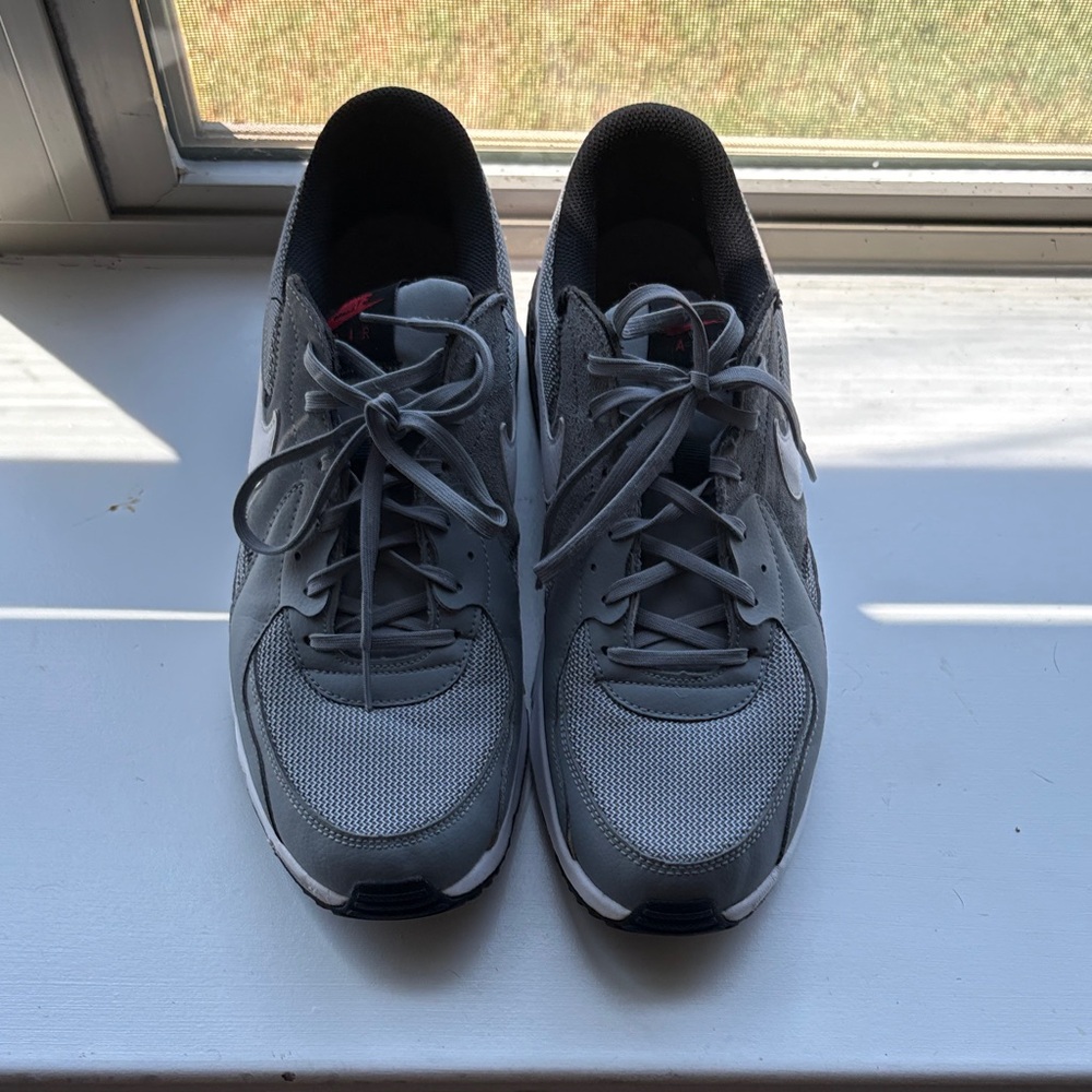 Nike Men's Gray Sneakers